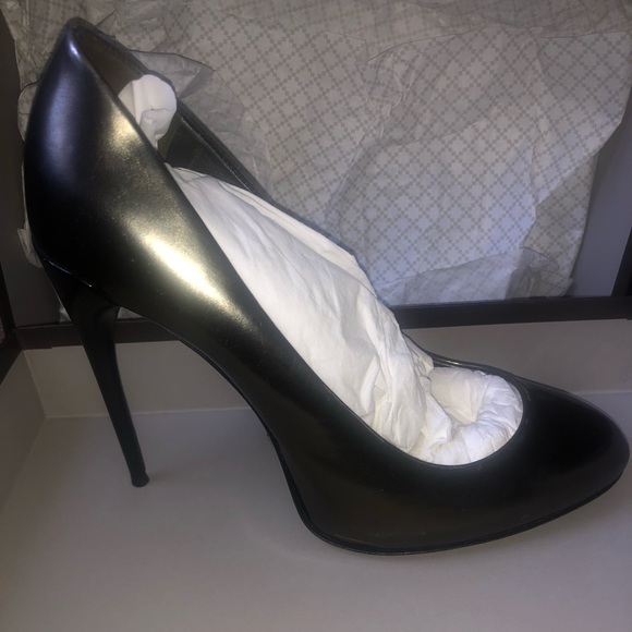 Gucci Heels - Picture 1 of 8